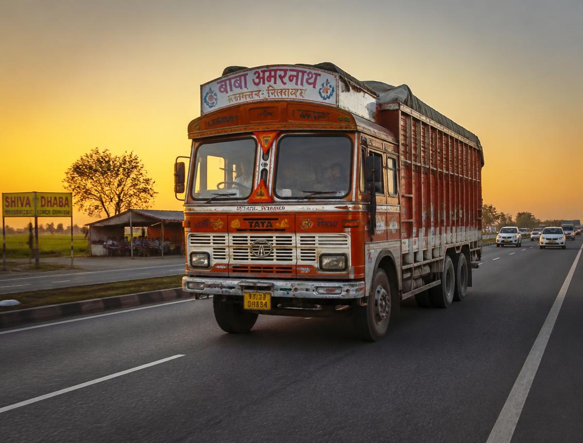 Gati moving truck on an Indian highway during an intercity shift
